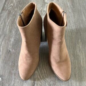Universal Thread Target Tan Microsuede Ankle Booties Women's 8